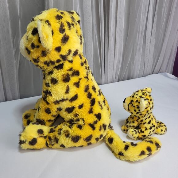 National Geographic Cheetah Spotted Momma Cat and Baby Stuffed Plush Animal Toy - Picture 6 of 14